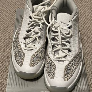 Nike Air Jordan 11 Retro Low 9.5